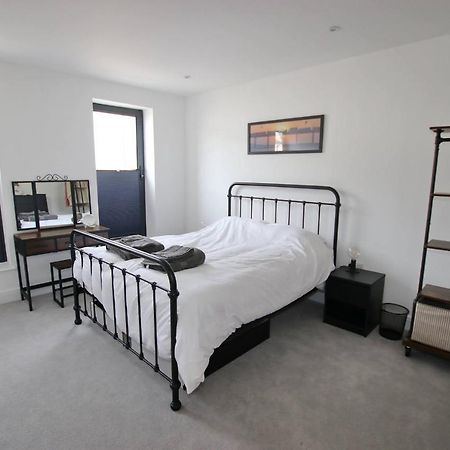 Modern Home For Small Groups By Stones Throw Apartments - Free Parking - Sea View 沃辛 外观 照片