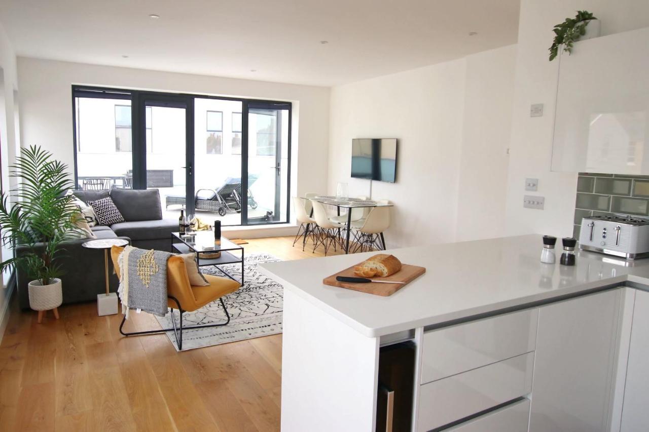 Modern Home For Small Groups By Stones Throw Apartments - Free Parking - Sea View 沃辛 外观 照片