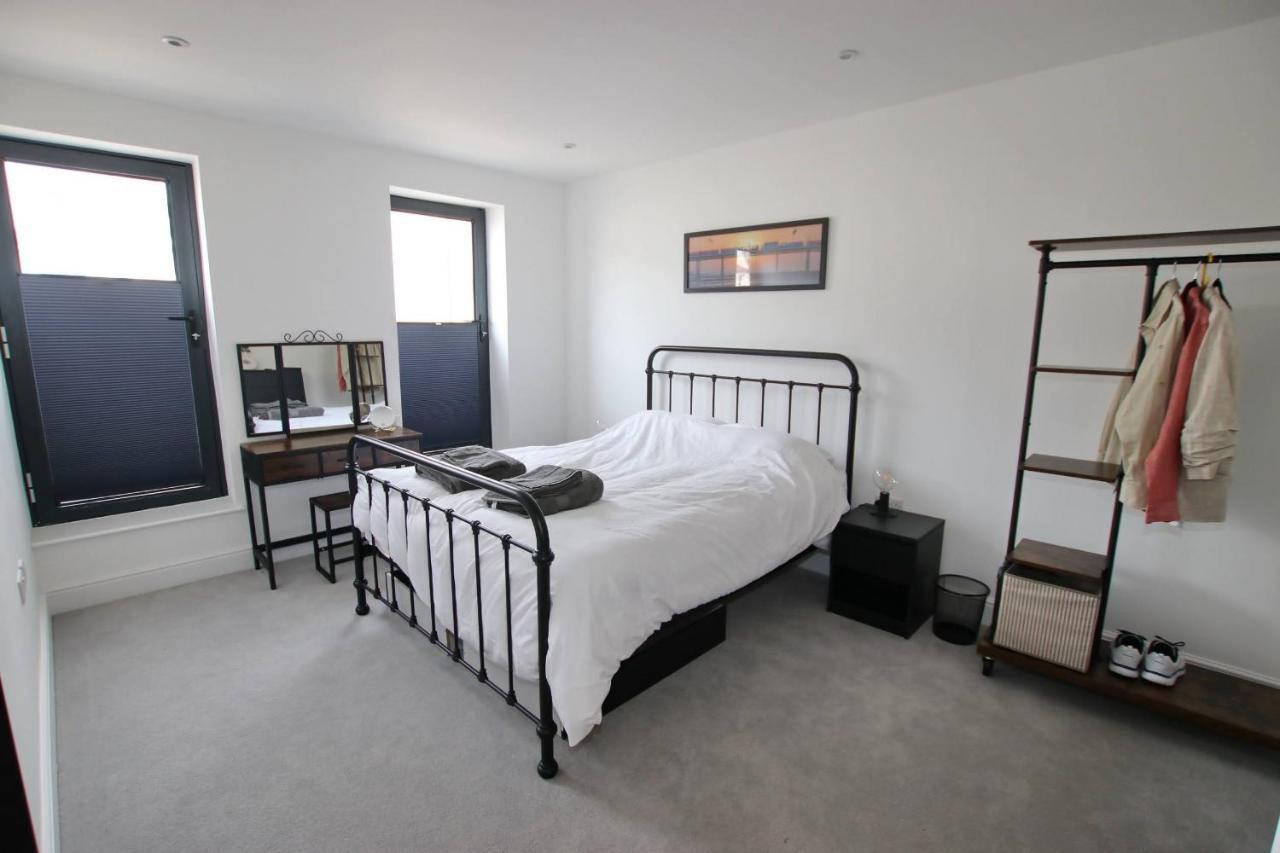 Modern Home For Small Groups By Stones Throw Apartments - Free Parking - Sea View 沃辛 外观 照片