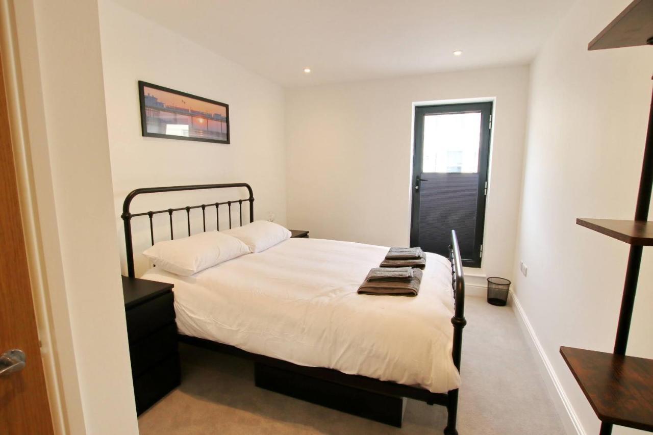 Modern Home For Small Groups By Stones Throw Apartments - Free Parking - Sea View 沃辛 外观 照片