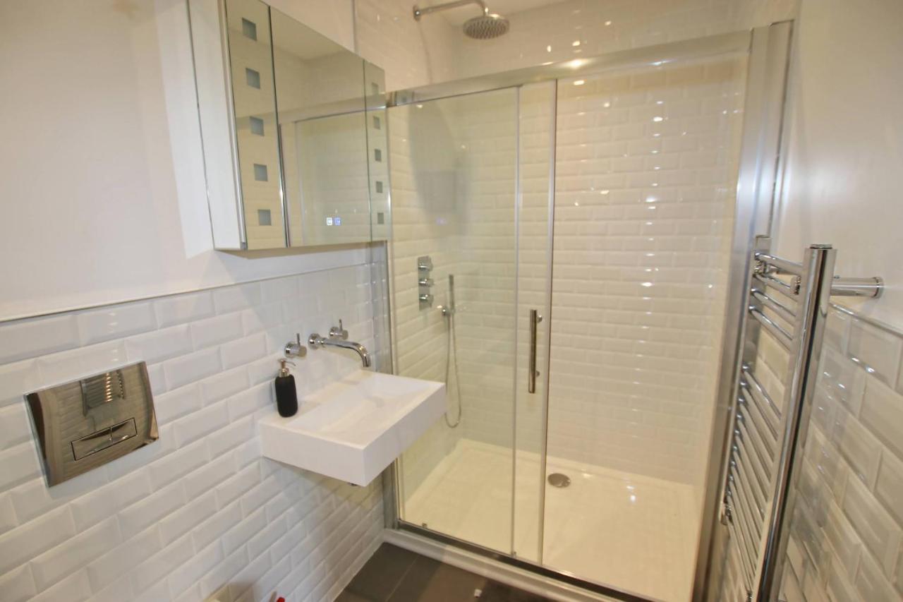 Modern Home For Small Groups By Stones Throw Apartments - Free Parking - Sea View 沃辛 外观 照片